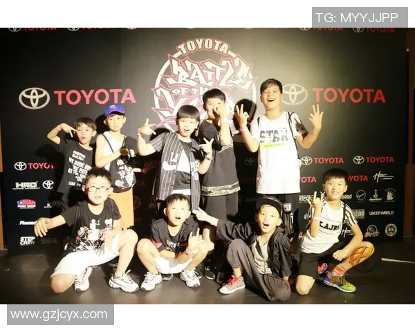 北京街舞队在世界攀岩锦标赛中的精彩技术表现与赛场风采分析